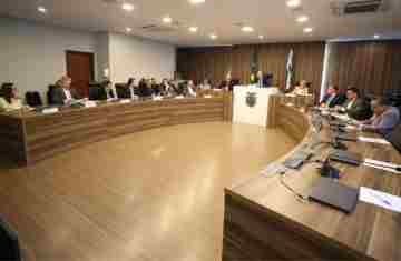 Investimento de R$ 1 bilhão em cirurgias eletivas é destaque de apresentação na Assembleia